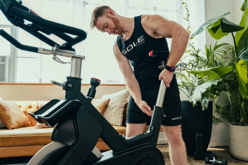 Коммерческий спинбайк Sole SB900 (2023) Коммерческий спинбайк Sole SB900 (2023)